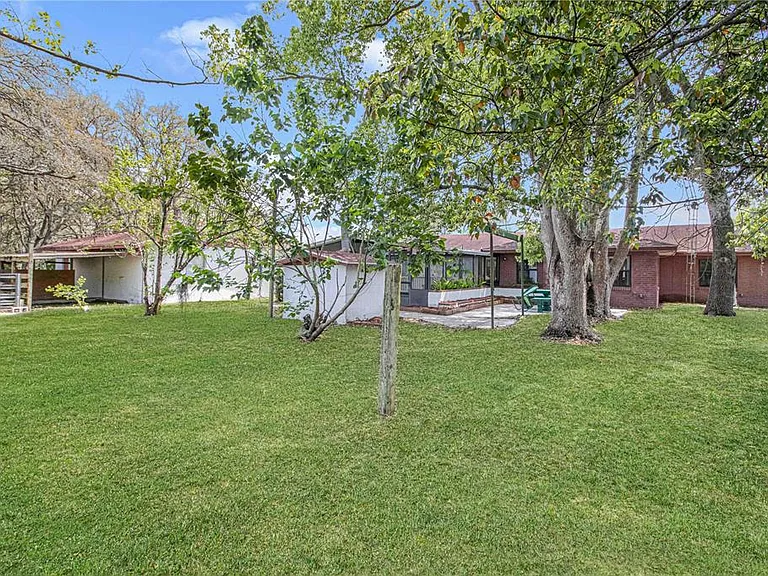 8225 E Highway 25 — Photo 14
