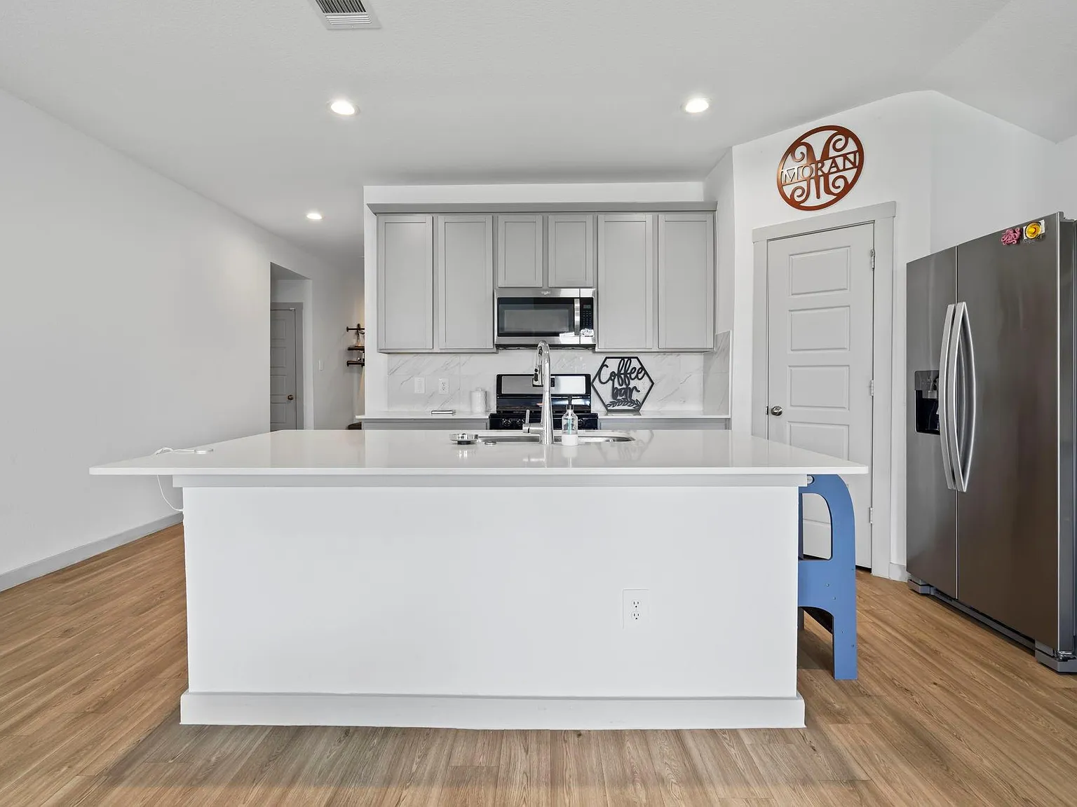 4 bed, 2.0 bath, 1875 sqft, $2,250 — Photo 3