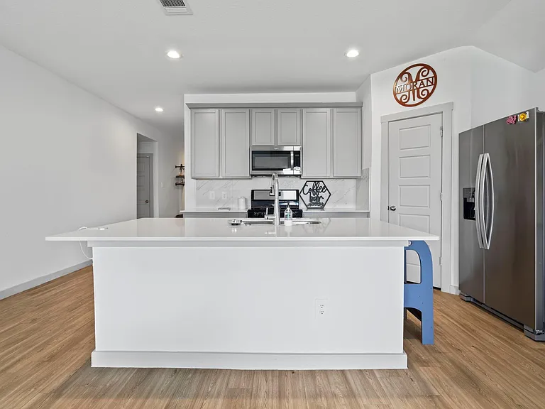 302 Dusty Bridle Ln — Photo 3