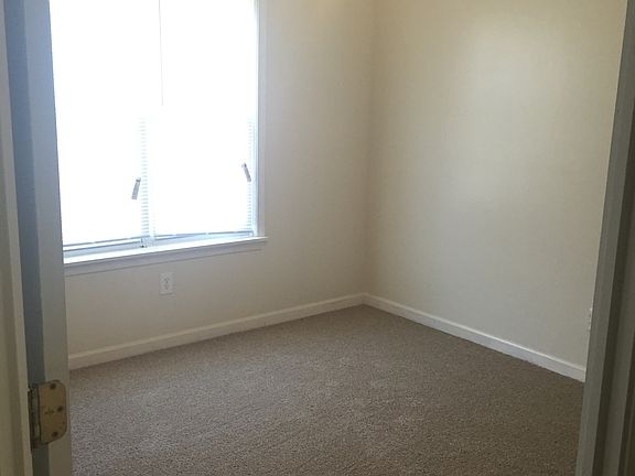 5th image of 2010 S Woodland Dr