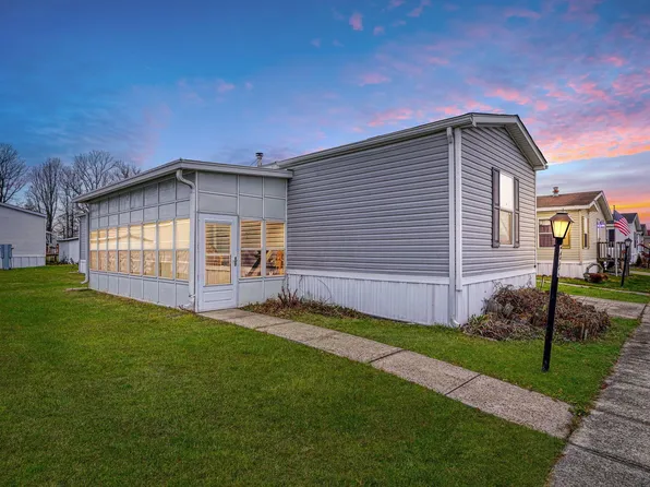223 Rona Blvd, Pataskala, OH 43062