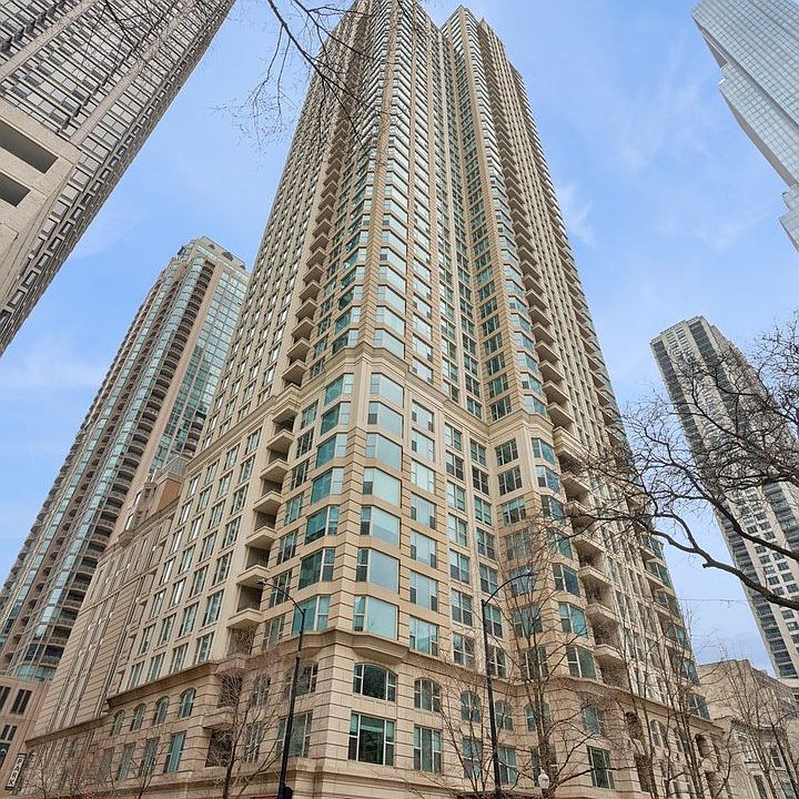 1st image of 25 E Superior St APT 3903