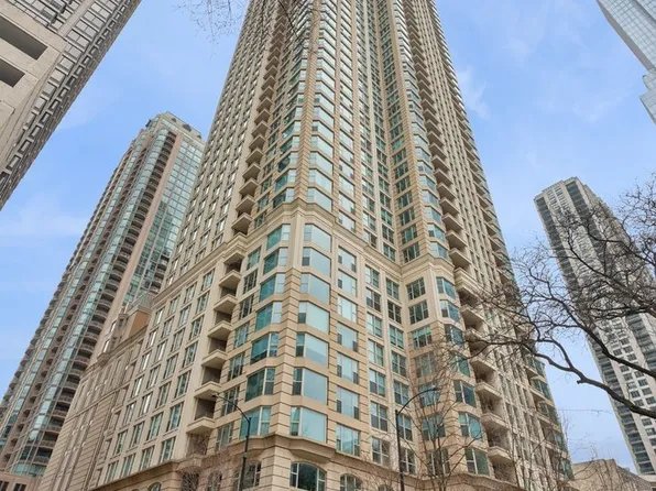 25 E Superior St APT 3903, Chicago, IL 60611
