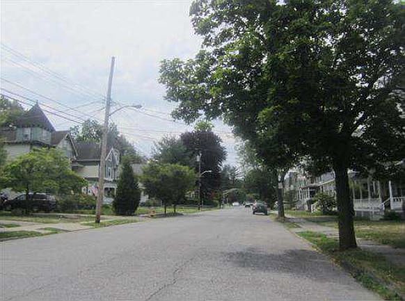 2nd image of 211 Union Ave