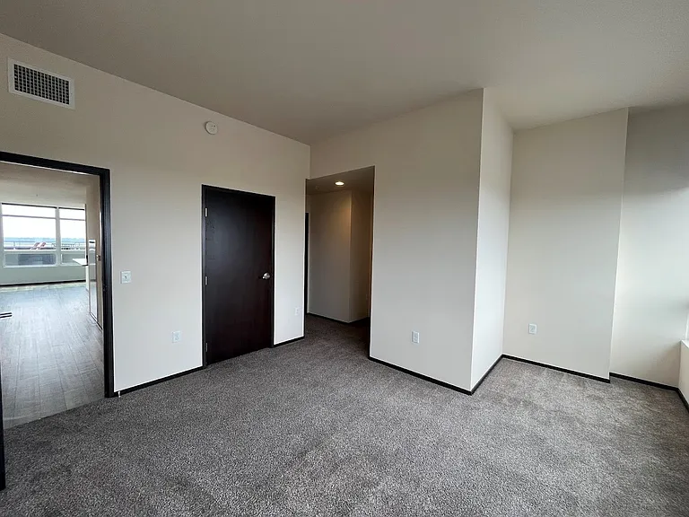 Galaxie High Rise Apartments — Photo 148
