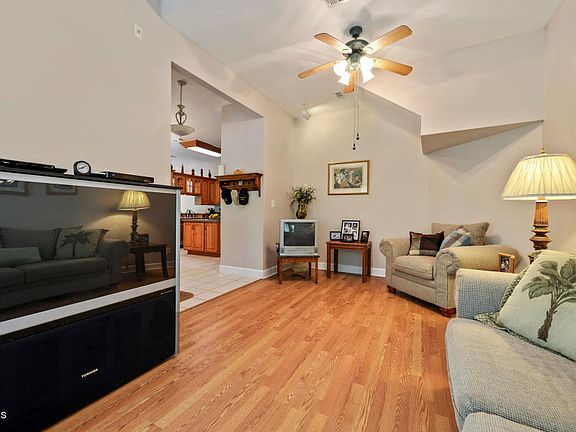 5th image of 1312 Loraine St