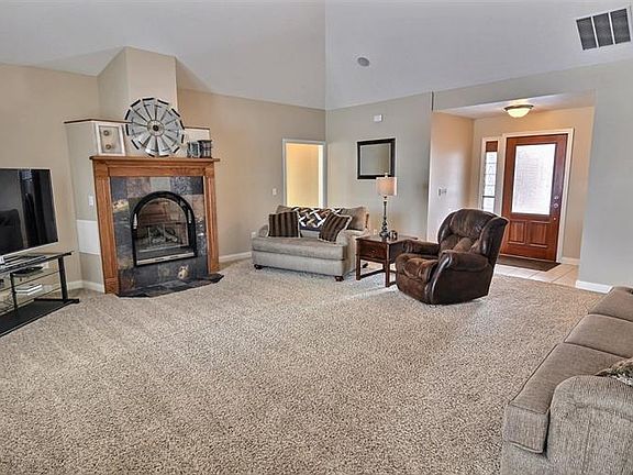 4th image of 4747 Saintsbury Ct