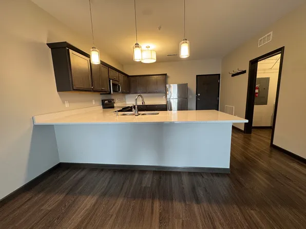 2867 Spring Rose Cir APT 210, Coralville, IA 52241