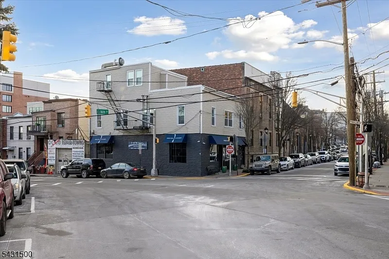 Building Photo - 201 16th St