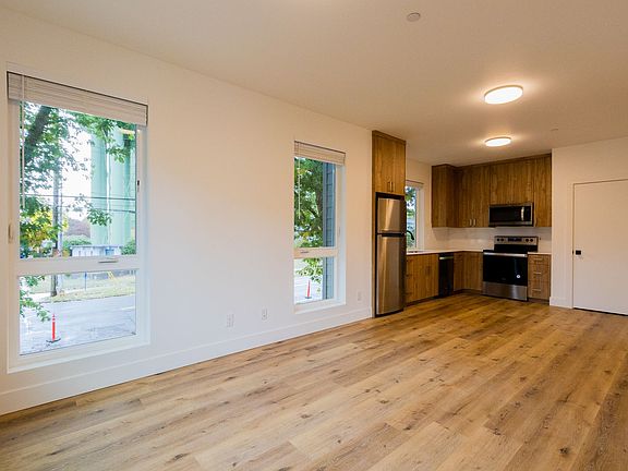 3rd image of 8080 N Willamette Blvd #201