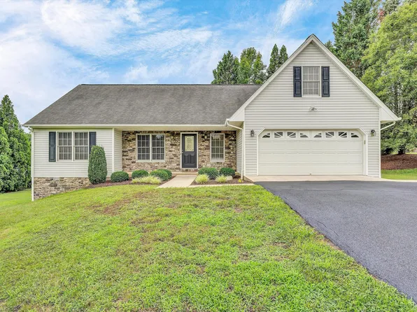 775 Brookfield Ln, Roanoke, VA 24012