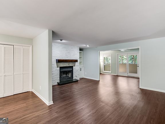 4th image of 807 Wynnes Ridge Cir SE