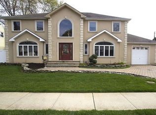 218 Maple St, Massapequa Park, NY 11762