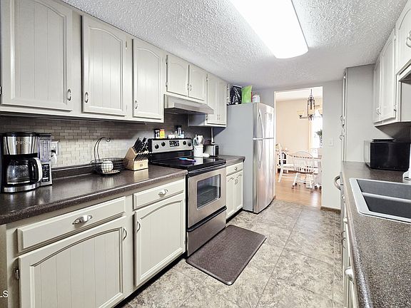 5th image of 2903 Winnipeg Dr