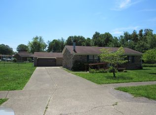 1626 W Crocus Dr, Radcliff, KY 40160