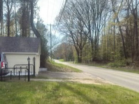 Exterior Neighborhood (street photo)