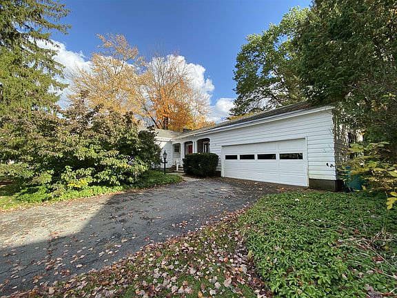 2nd image of 11 Arbor Dr