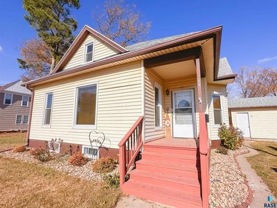 502 NW 2nd St, Madison, SD, 57042