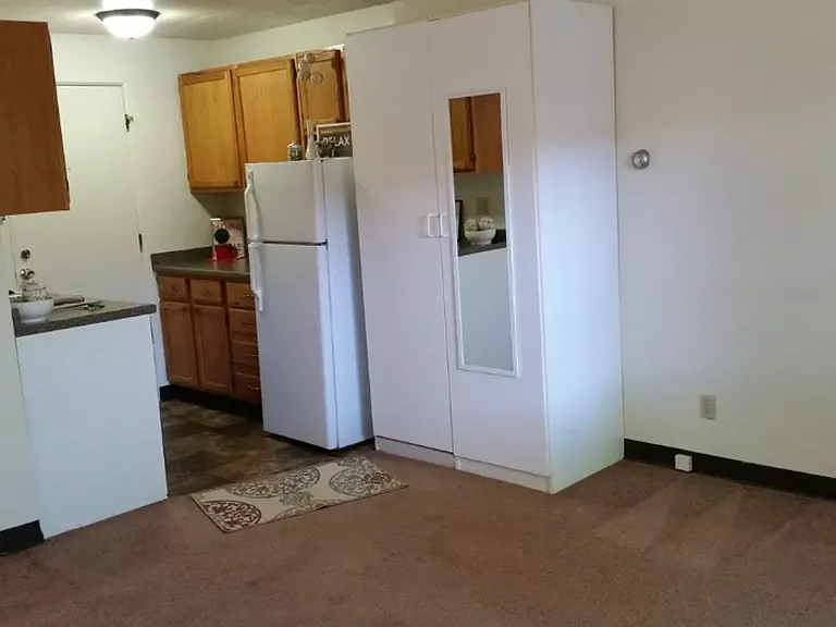 Studio Available Now! ~Blocks from the Capitol Square~ — Photo 4