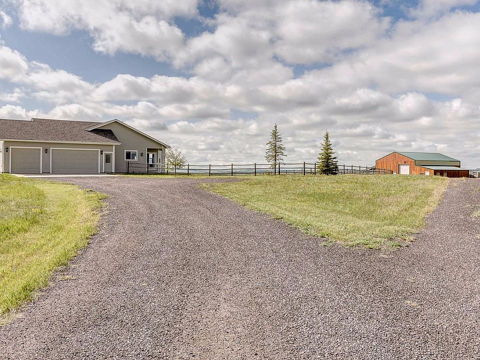 Beautiful Home & Barn on 40 A