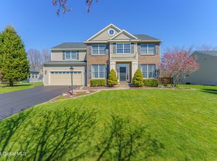 5 Magnolia Way, Ballston Lake, NY 12019