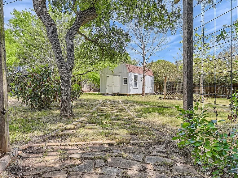 1520 Curameng Cv — Photo 24