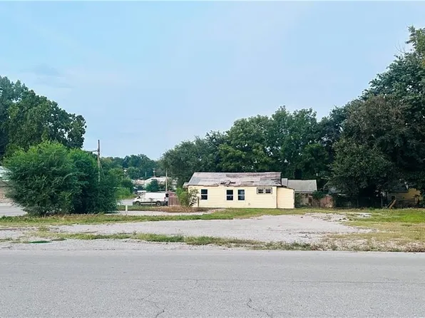 10901 E Truman Rd, Independence, MO 64052