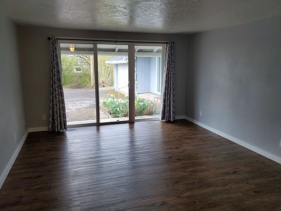 4th image of 304-310 W 1st St #306