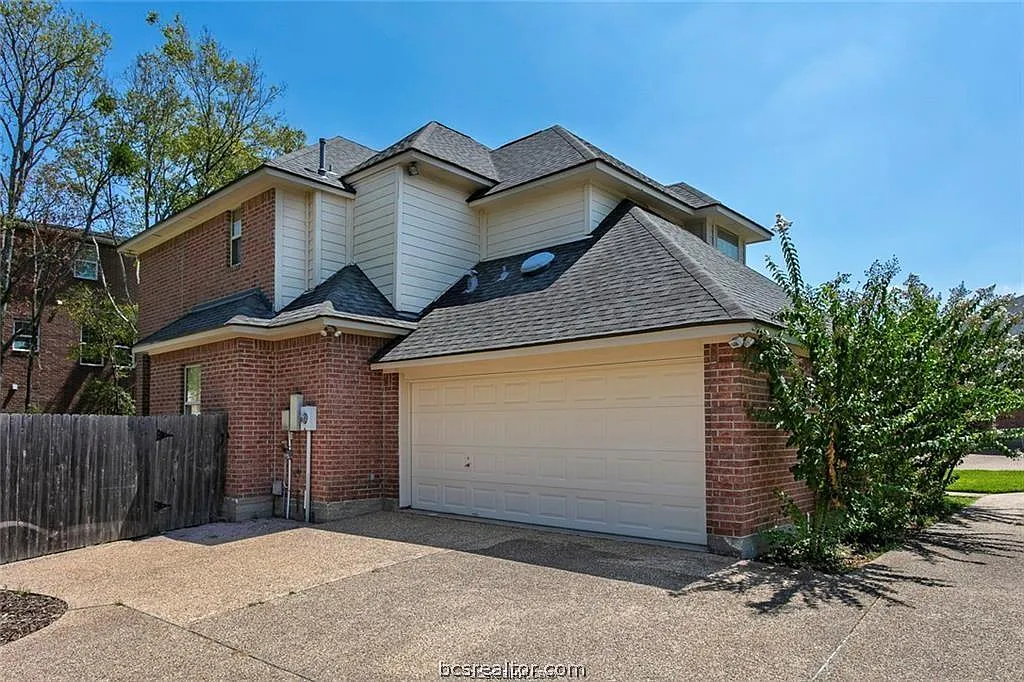 Building Photo - 203 Chimney Hill Cir