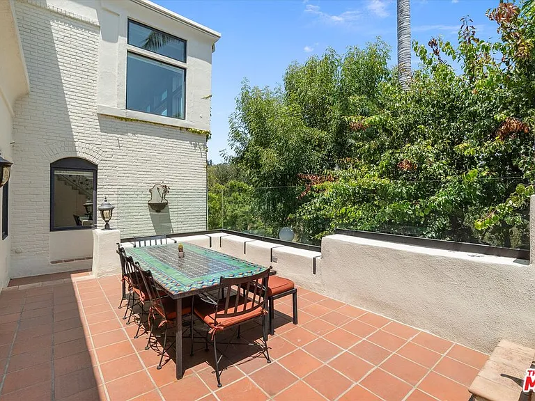 2700 Glendower Ave — Photo 43