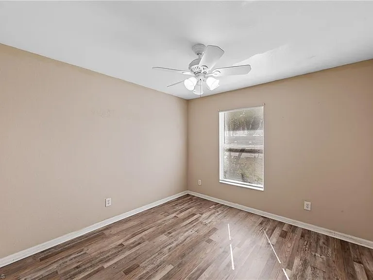 845 SE 8th Ter — Photo 11