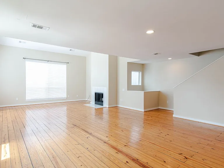 2724 Shelby Ave — Photo 3