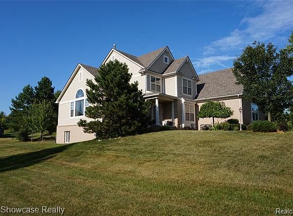 2nd image of 4684 Rosewood Ln