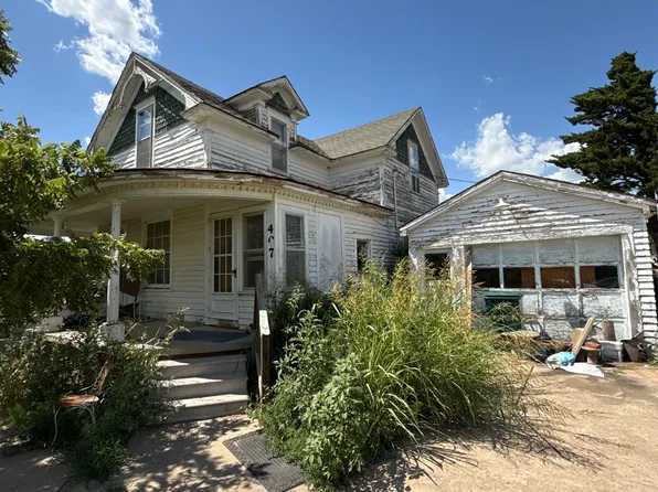 407 W 15th St, Russell, KS 67665