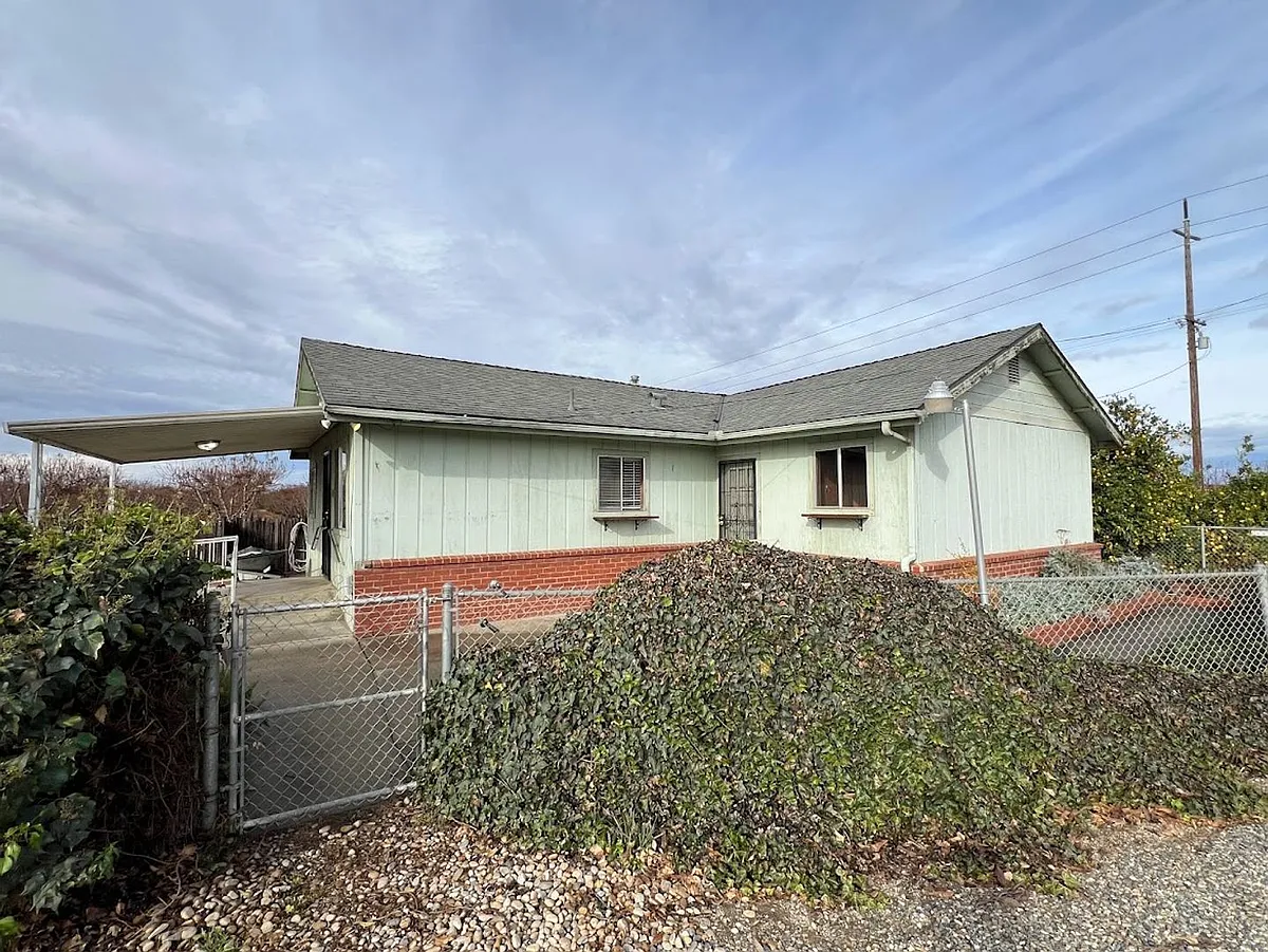 Building Photo - 16109 E Manning Ave