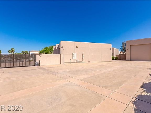 3rd image of 3085 S Tioga Way
