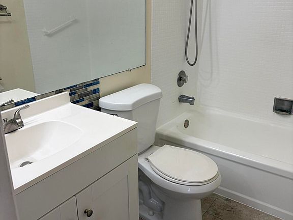 5th image of 220 Berkshire E #220-K