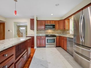 40 Glen Ave, Millburn, NJ 07041