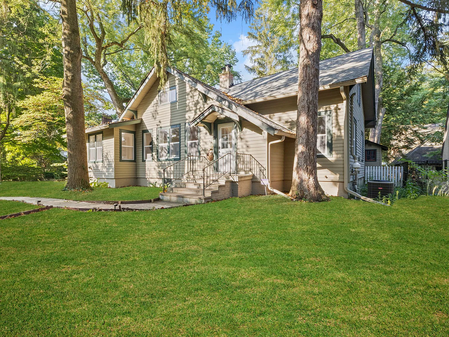3750 Totem Ln — Photo 3