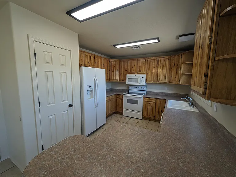 211 N Heritage Ln — Photo 8