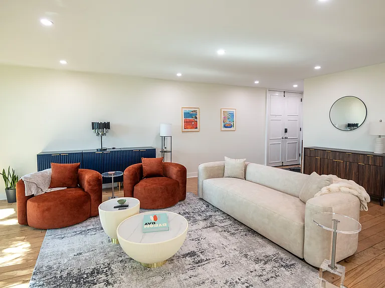 8401 Fountain Ave #4 — Photo 4