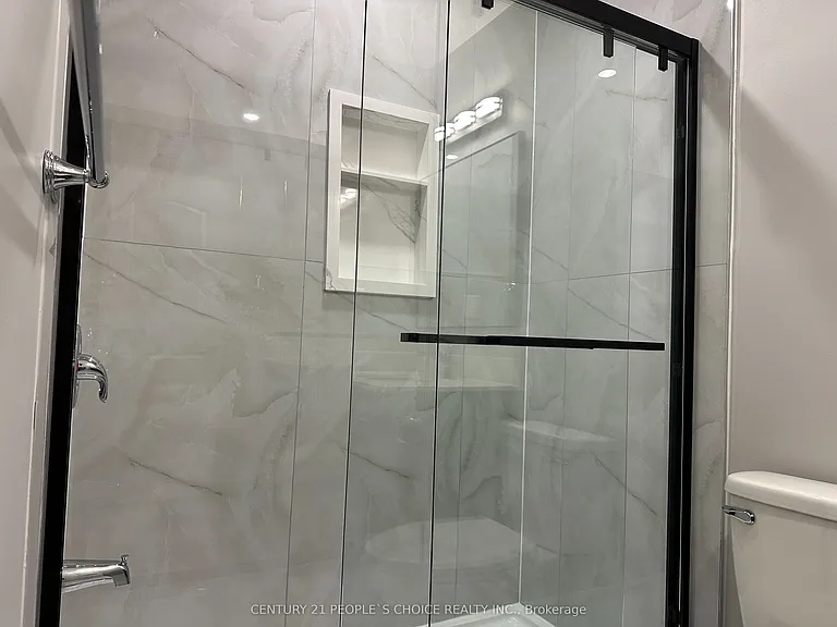 7490 Middleshire Dr — Photo 32
