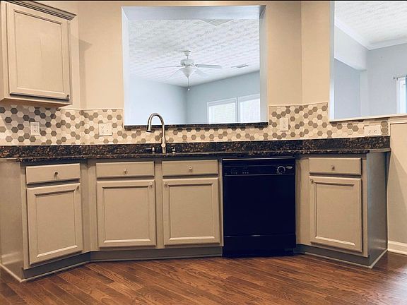 2nd image of 609 Oleander Way