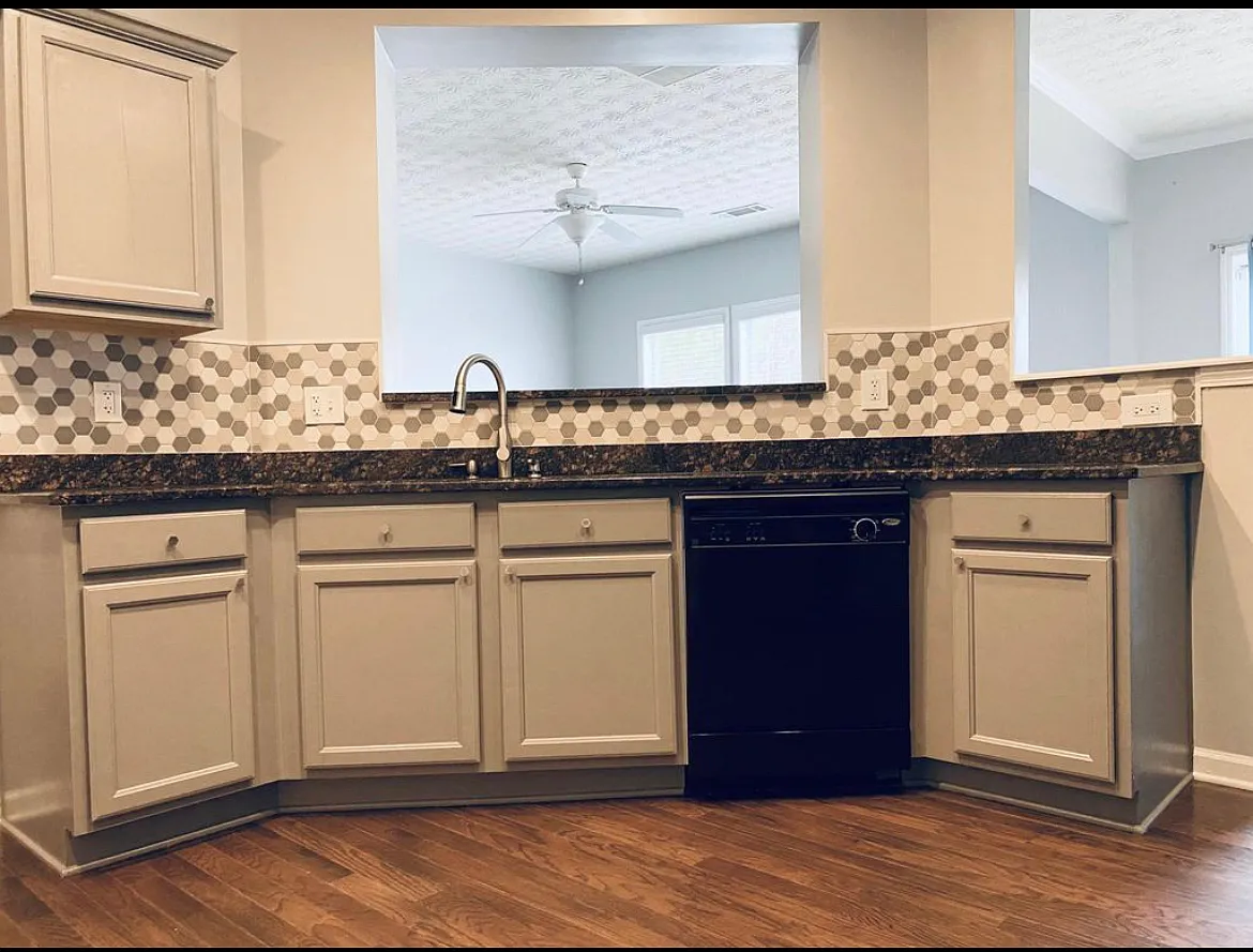 Building Photo - 609 Oleander Way