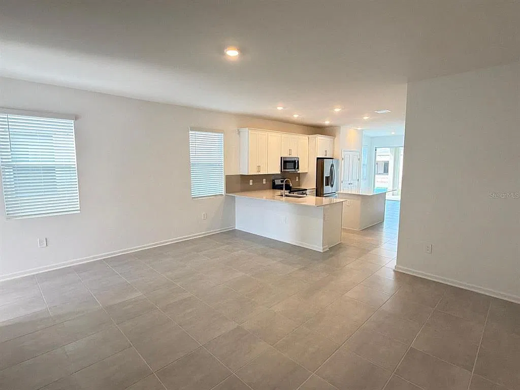 3 bed, 2.0 bath, 1659 sqft, $2,400 — Photo 4