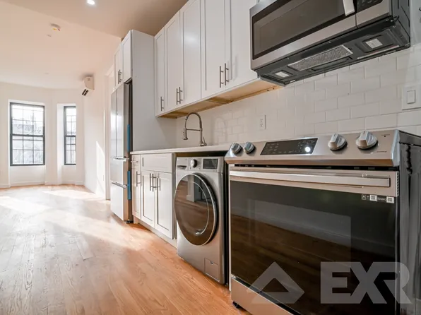 203 Van Buren St #3B, Brooklyn, NY 11221