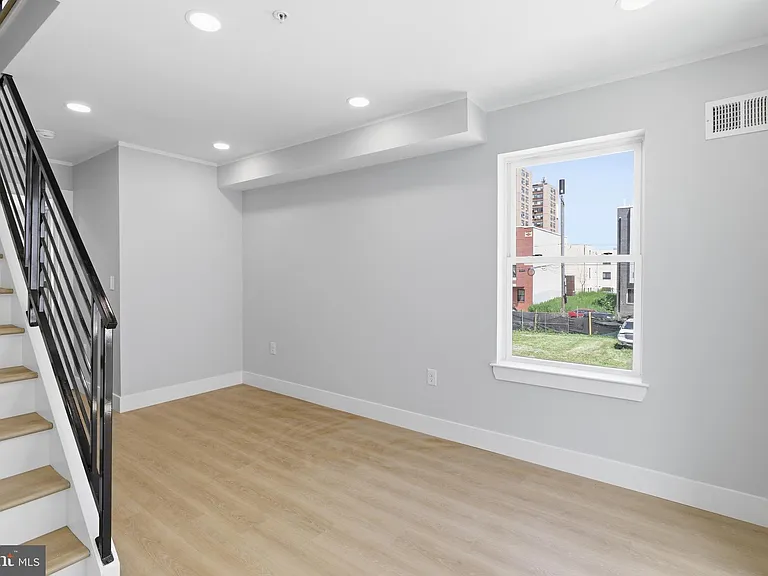 1511 W Flora St — Photo 15