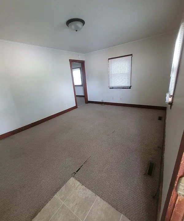 903 E Burlington Ave