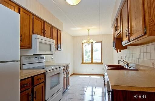 3rd image of 1595 W Ashland Ave #208