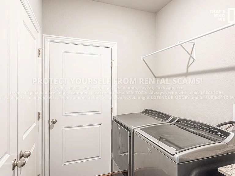 211 Grove Ln — Photo 14